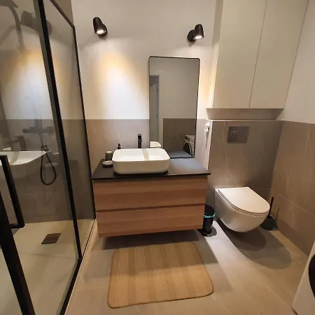 Bohema Praga Apartments, Metro Szwedzka, Near Old Town アパート ワルシャワ