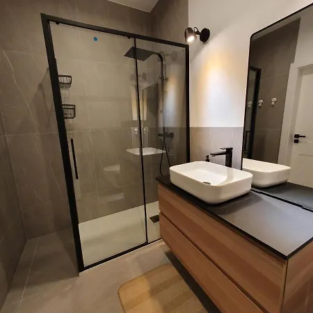 Bohema Praga Apartments, Metro Szwedzka, Near Old Town ワルシャワ