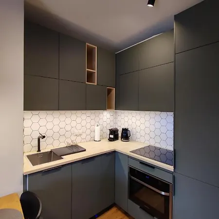 Bohema Praga Apartments, Metro Szwedzka, Near Old Town Варшава